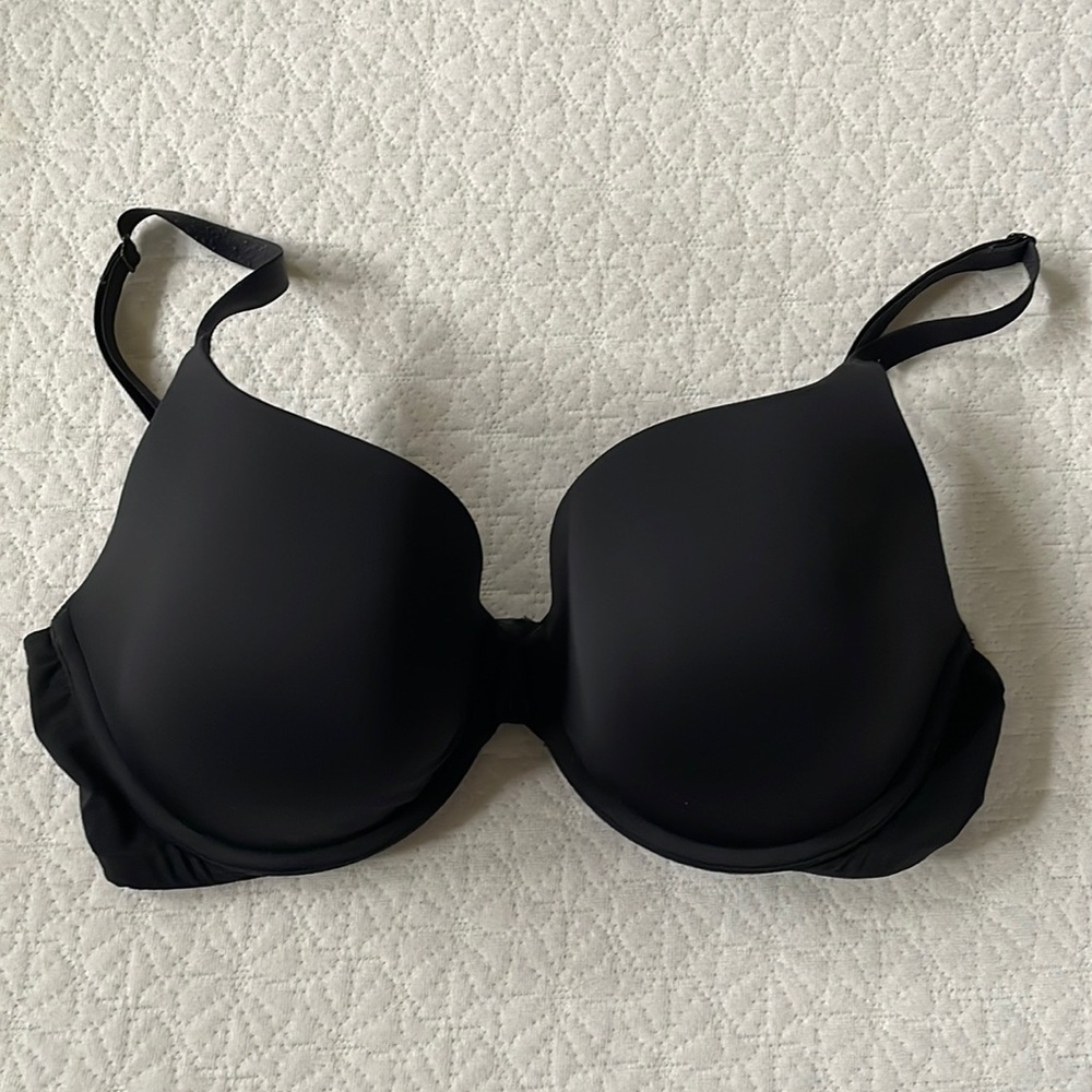 Black Victorias Secret tshirt bra